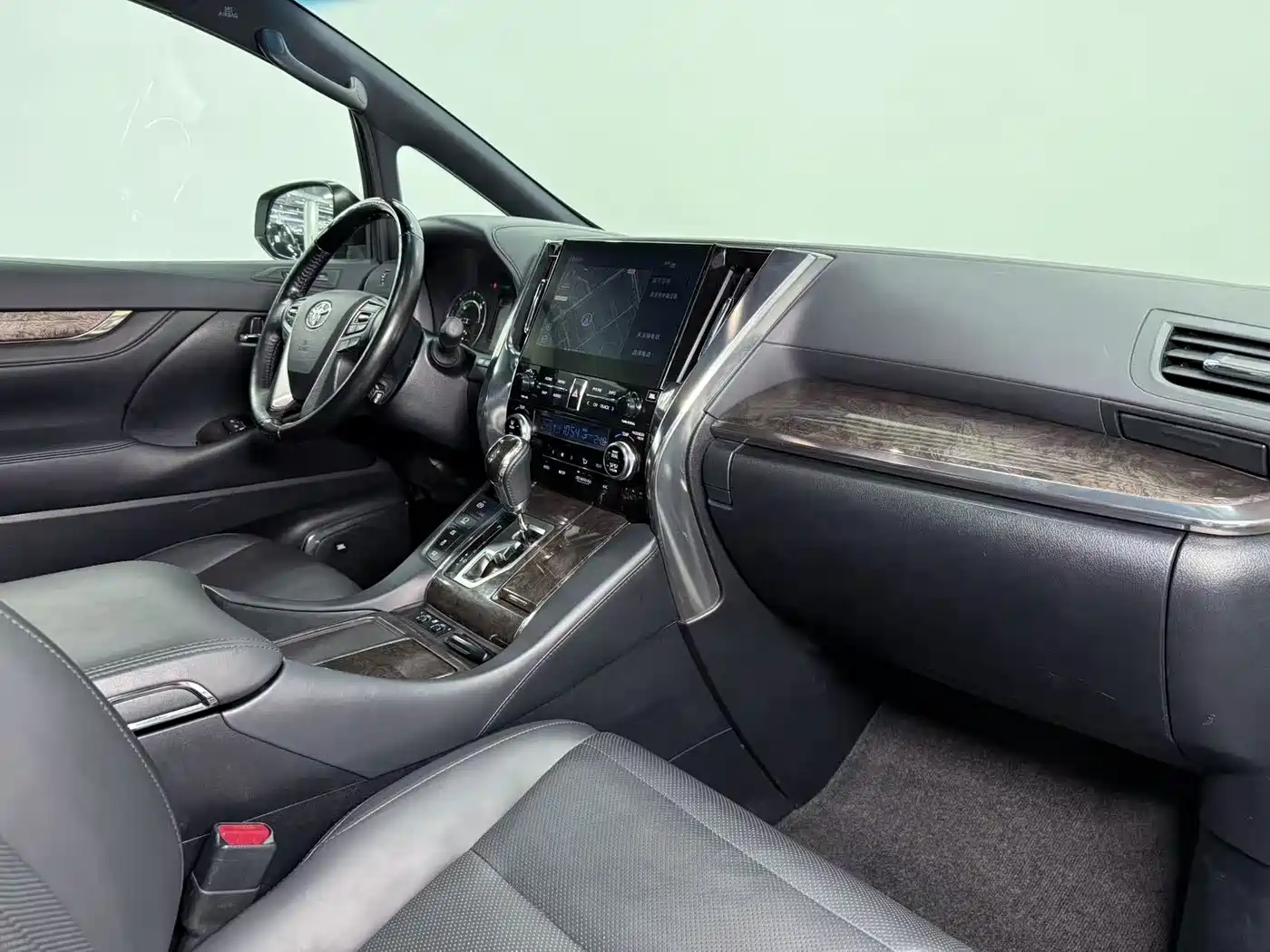 Toyota Vellfire 2021 Crown Hybrid 2.5L HV Premium Edition фото 11