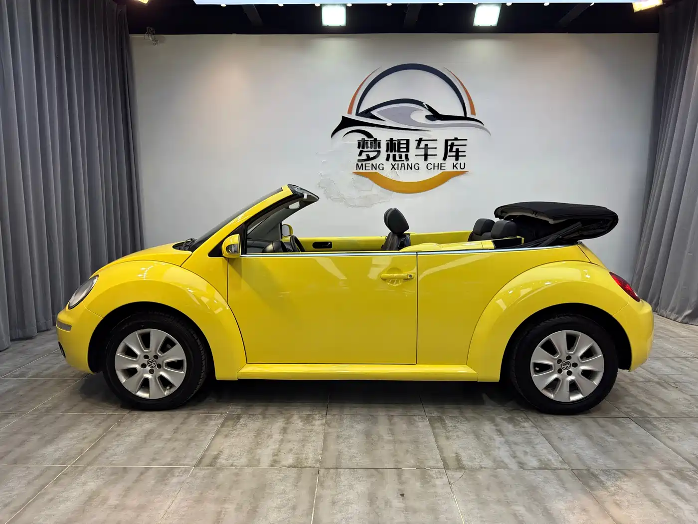 Volkswagen Beetle 2009 2.0 AT Top Convertible фото 4