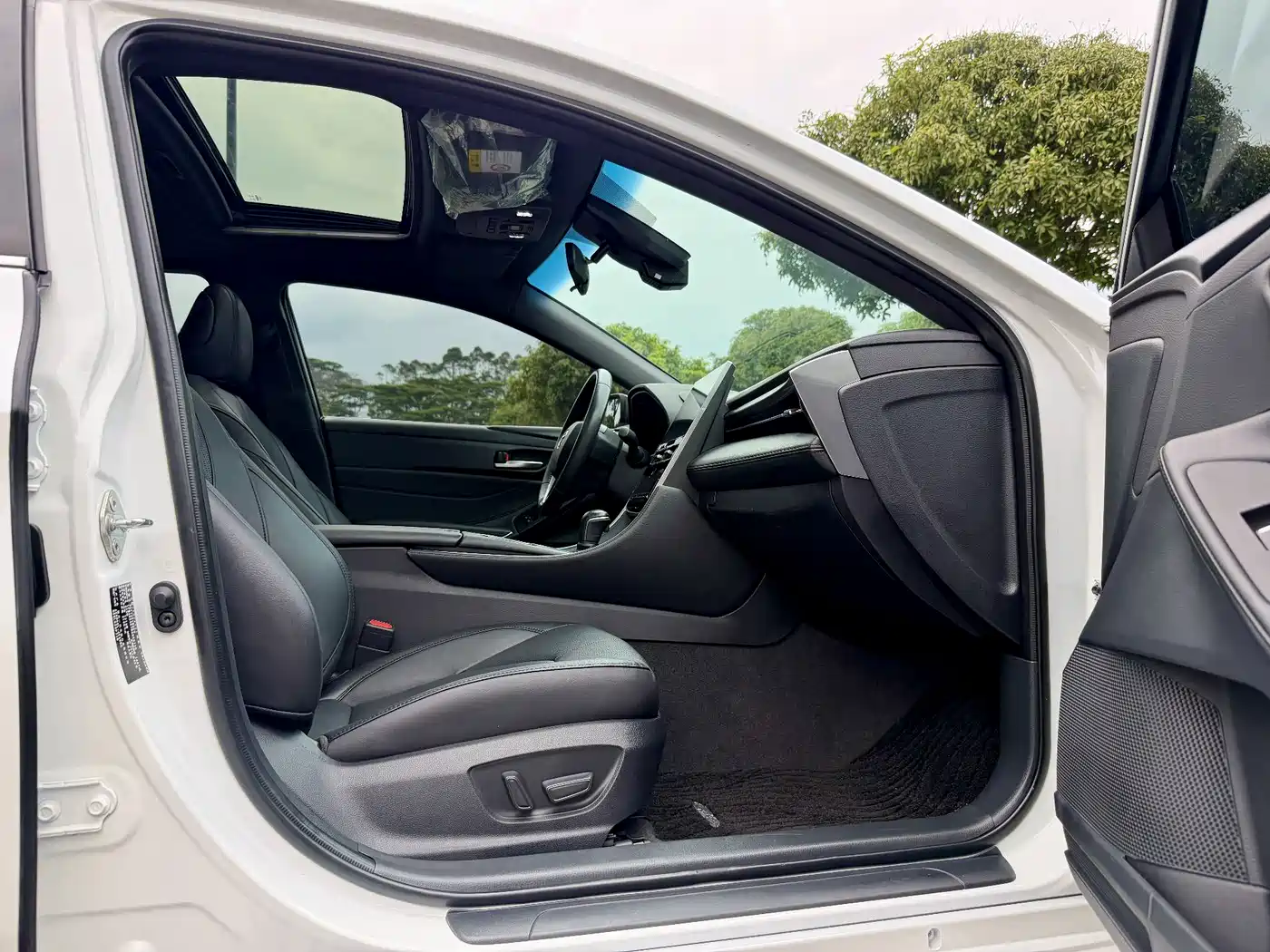 Toyota Avalon 2022 Hybrid 2.5L Luxury Edition фото 13