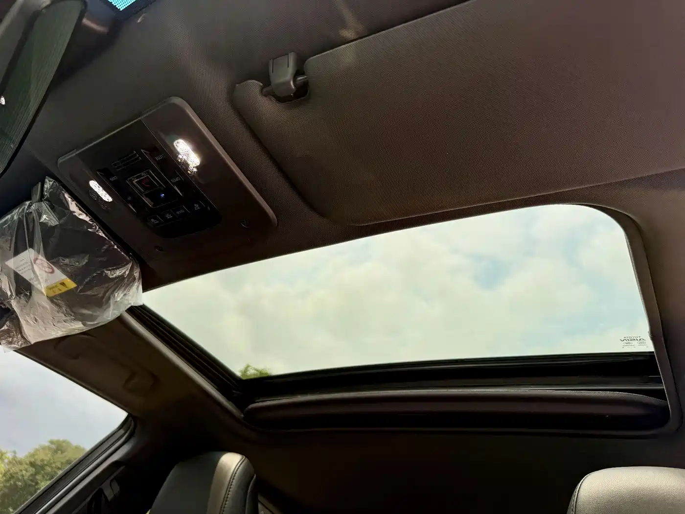 Toyota Avalon 2022 Hybrid 2.5L Luxury Edition фото 24