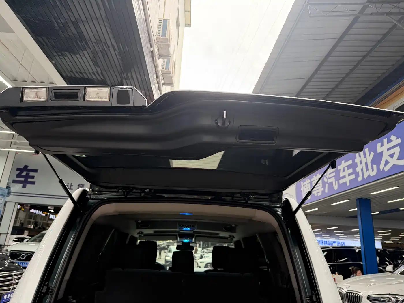 Land Rover Discovery 2015 3.0 SDV6 HSE Diesel фото 20