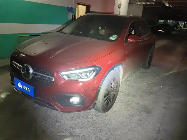 MERCEDES-BENZ GLA