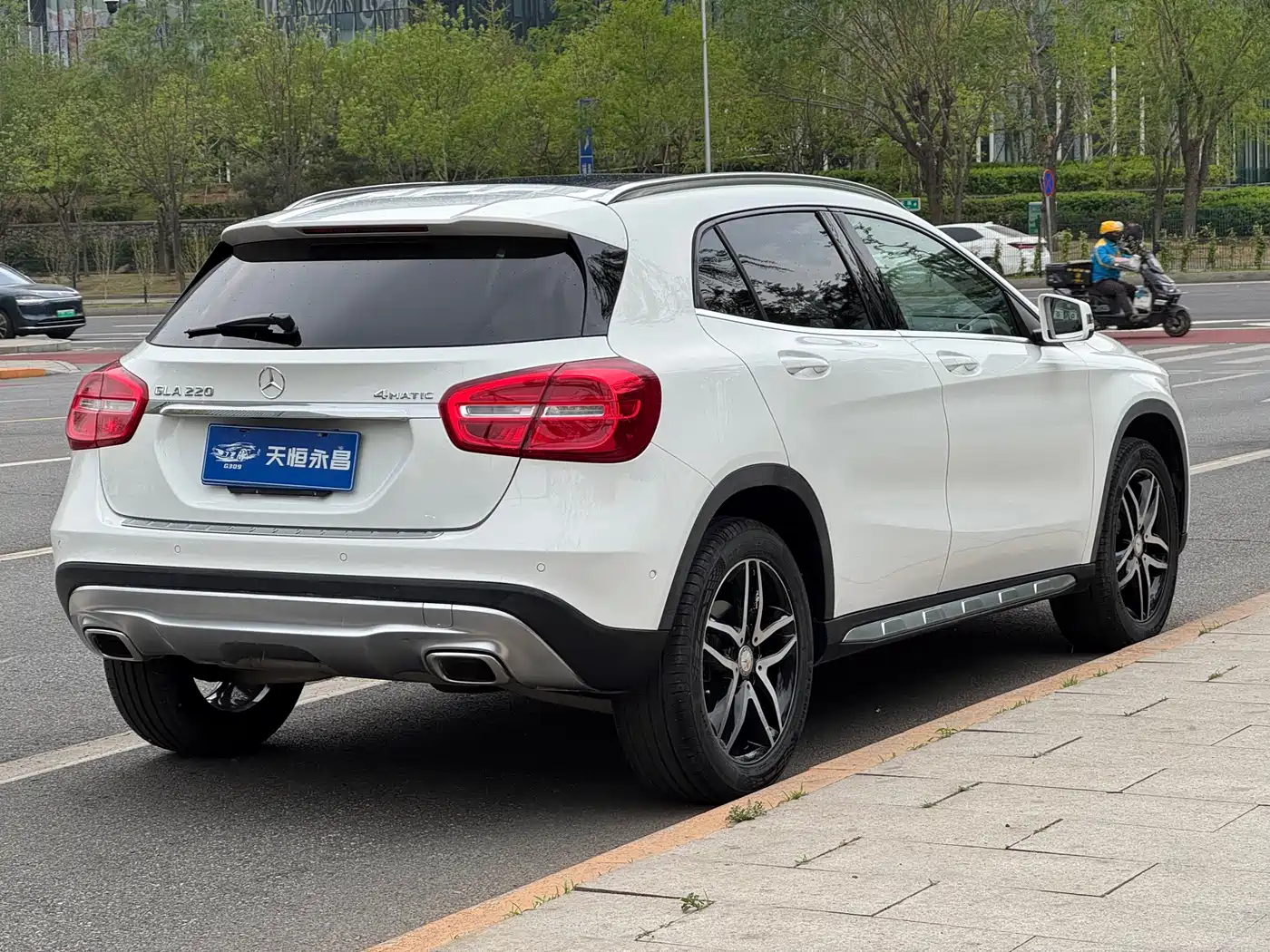 Mercedes-Benz GLA 2015 GLA 220 4MATIC Fashion Edition фото 22