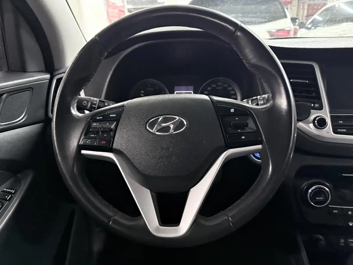 Hyundai Tucson 2015 1.6T Dual Clutch 2WD Leading фото 14