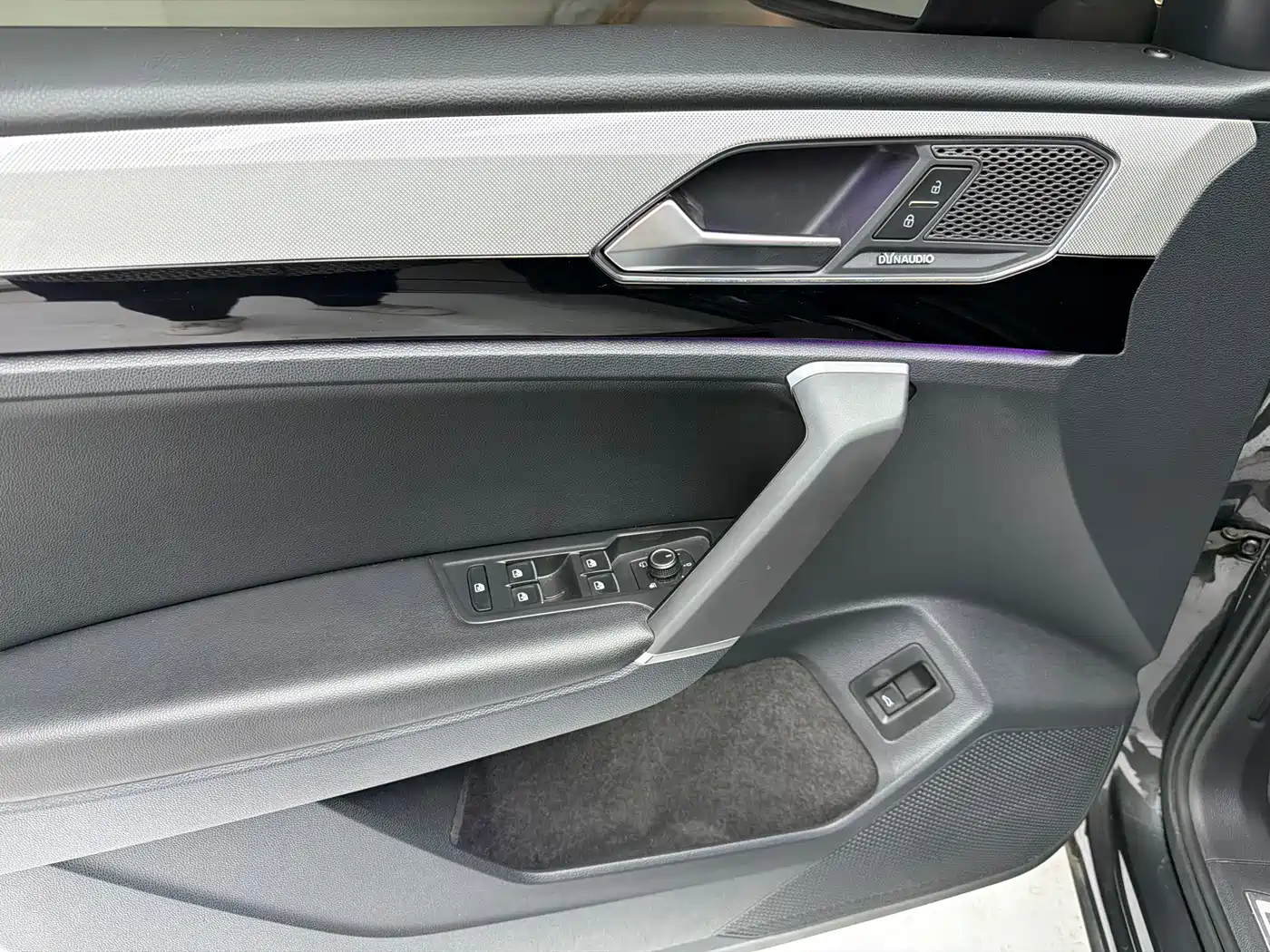 Volkswagen Tayron 2022 280TSI 2WD Luxury Smart Connect Edition фото 10