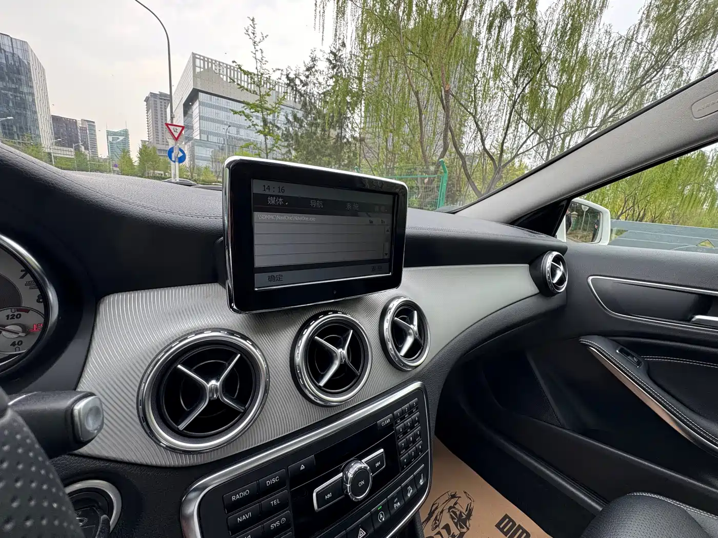 Mercedes-Benz GLA 2015 GLA 220 4MATIC Fashion Edition фото 9