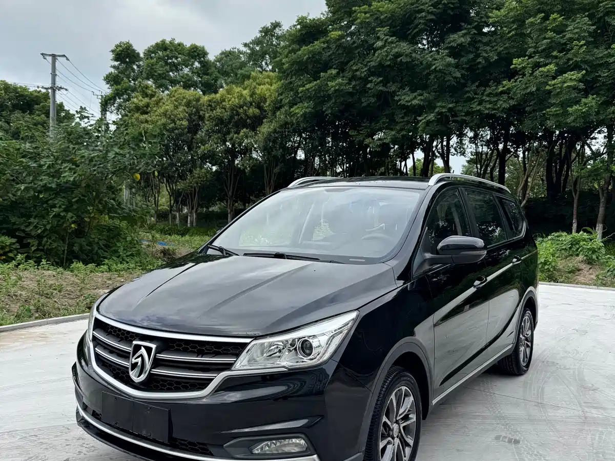 Baojun 730 2019 1.5L Manual Fashion Version 7-Seater China V