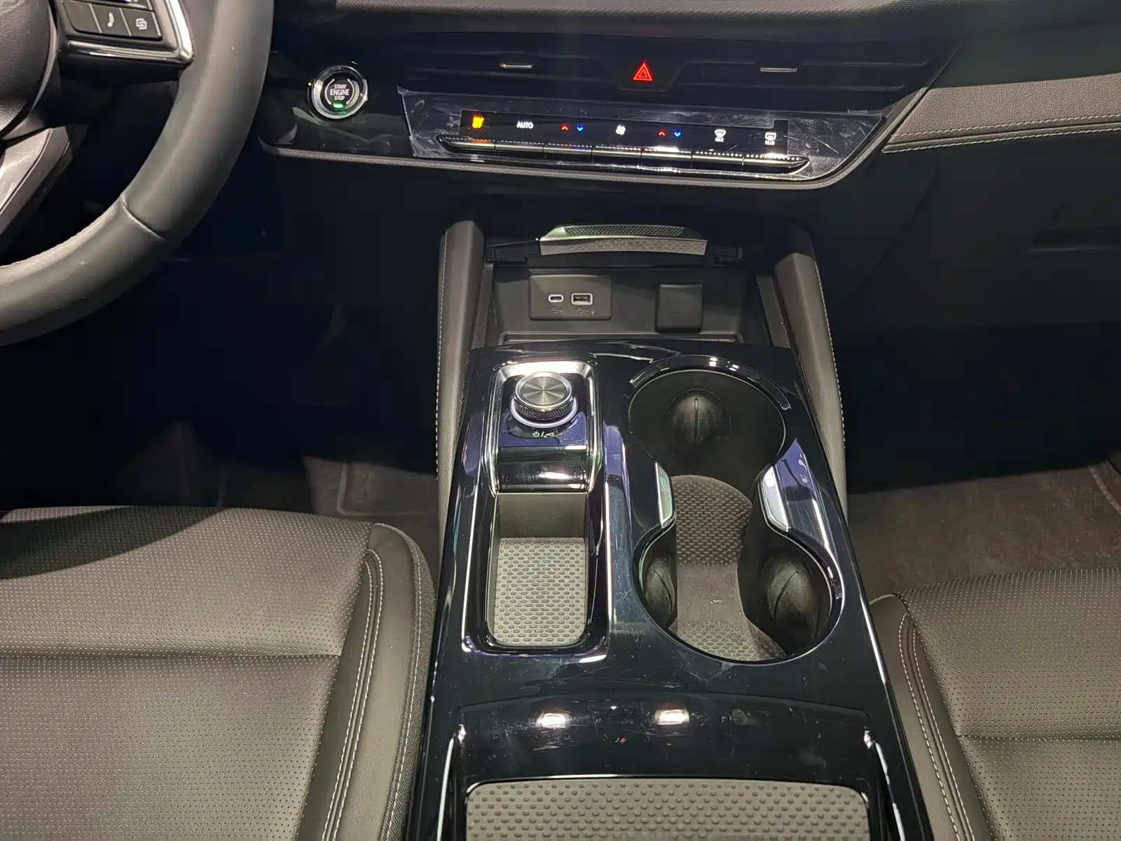 Photo 7 - Buick Envision S