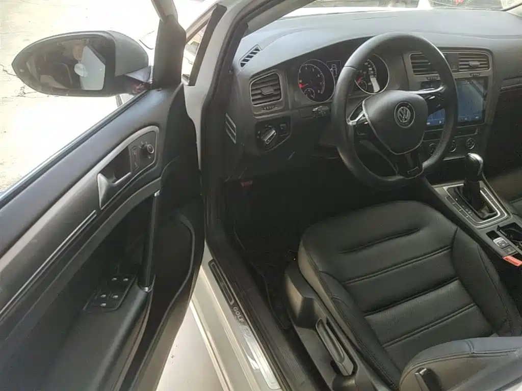 Volkswagen Golf 2016 1.6L Automatic Comfort фото 16