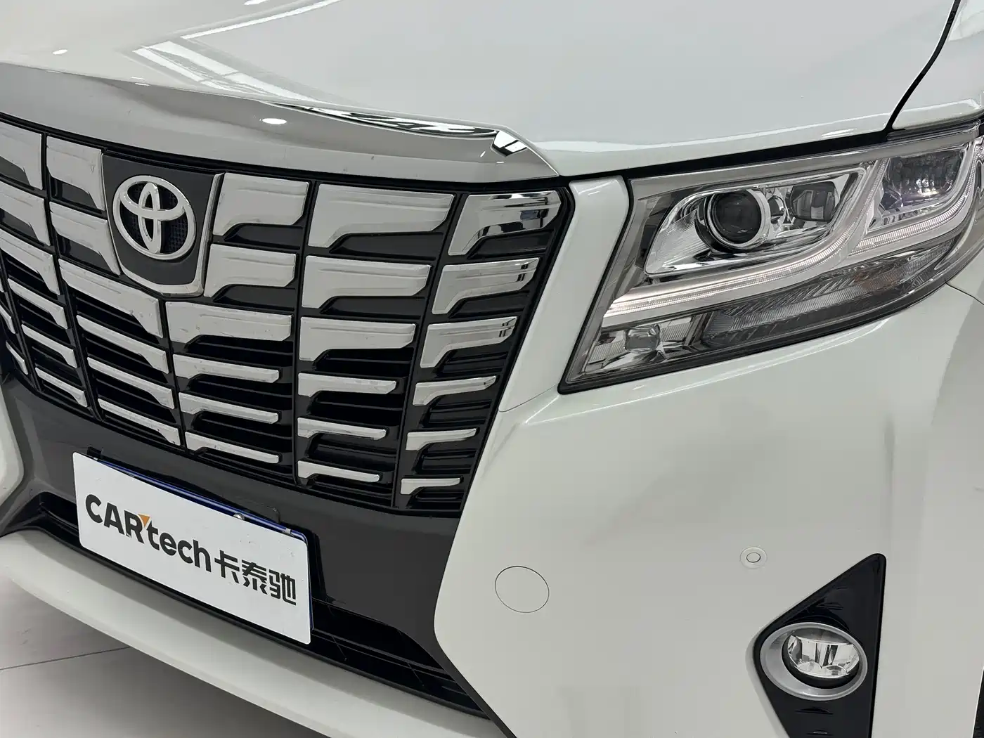 Toyota Alphard 2015 3.5L Premium Edition фото 31