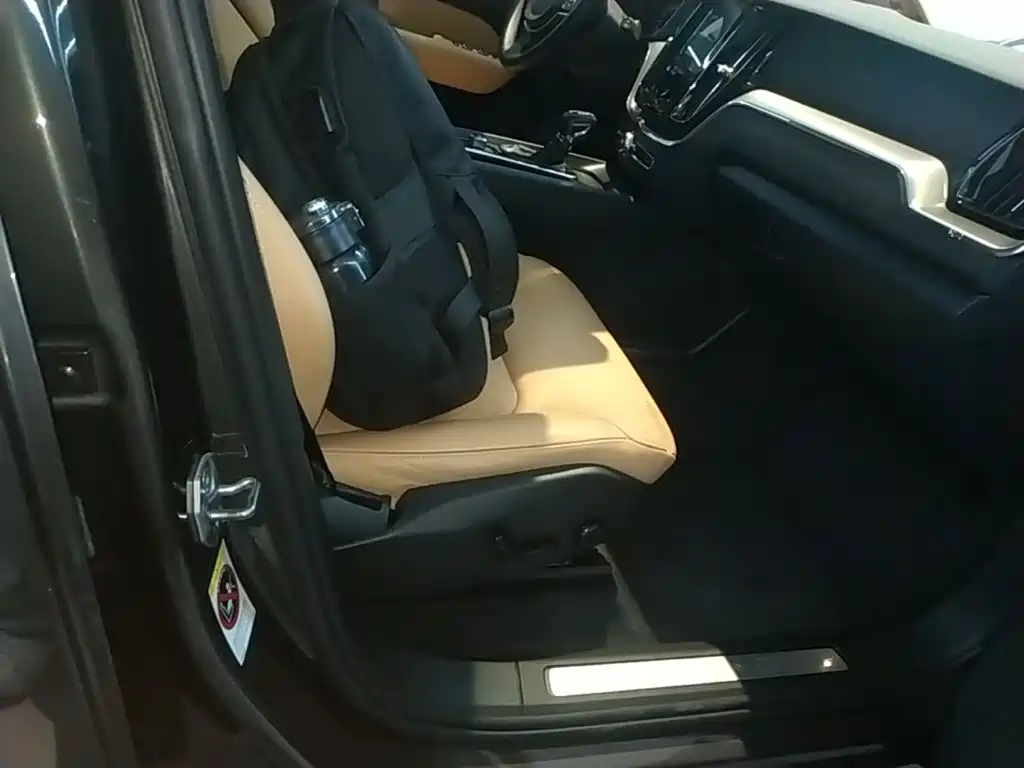Фото 25 - Volvo XC60