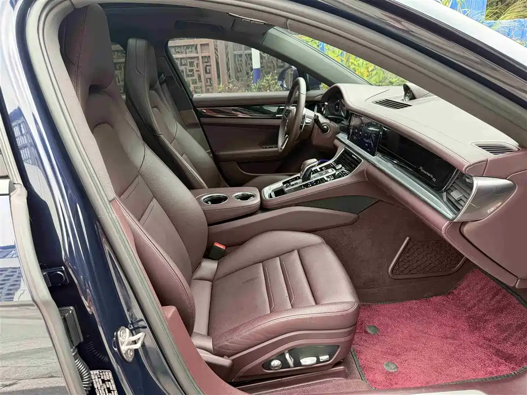 صورة 10 - Porsche Panamera