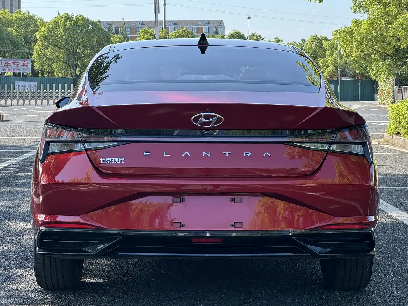 Hyundai Elantra 2021 1.5L CVT LUX Premium Edition фото 6