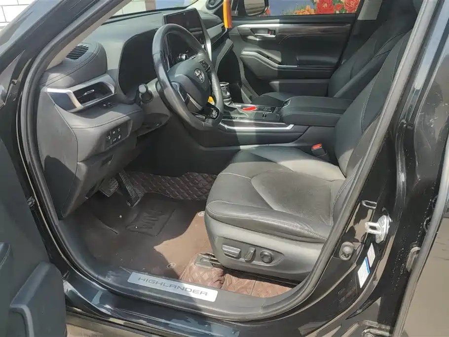 TOYOTA HIGHLANDER