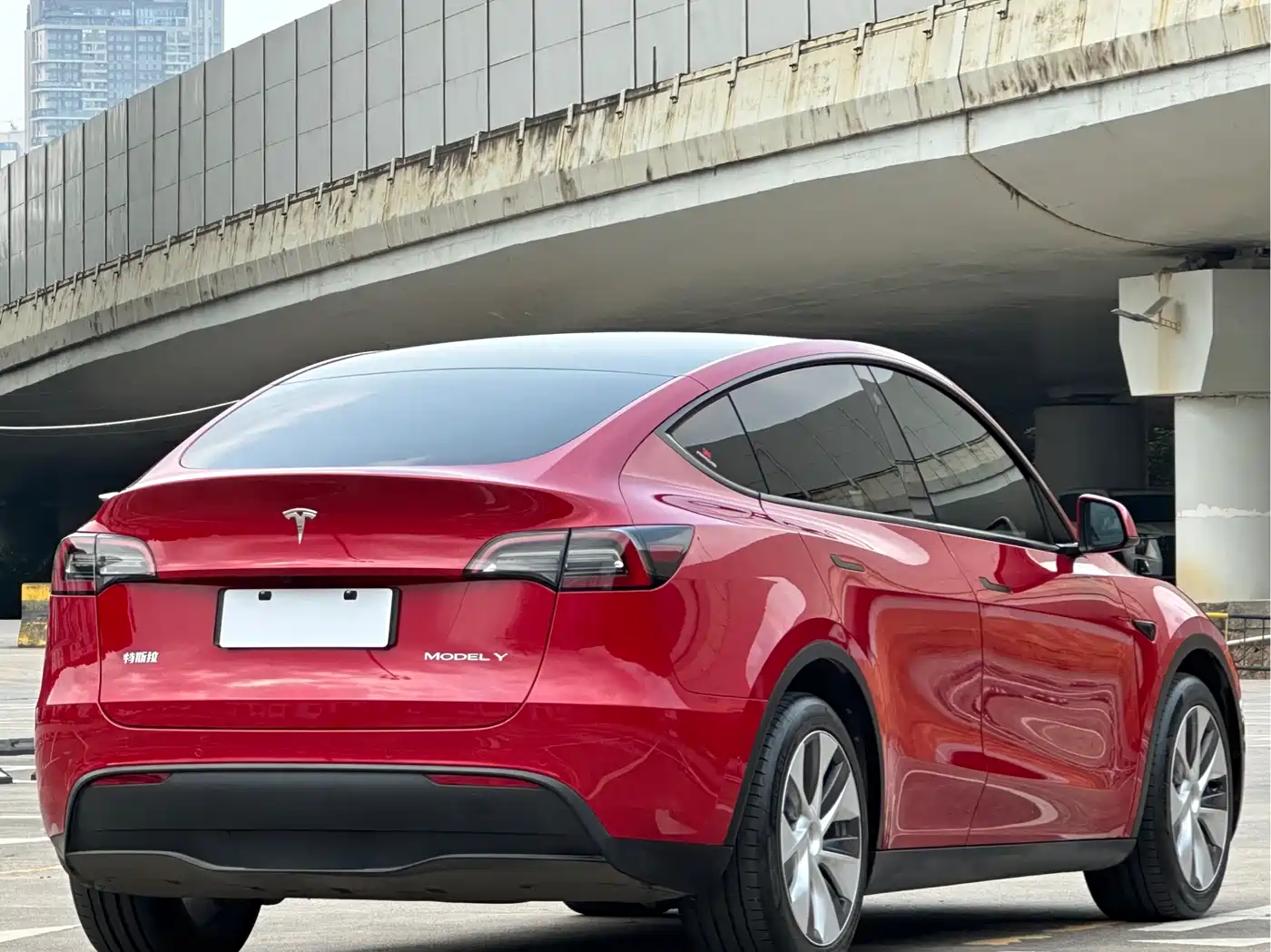 TESLA MODEL Y