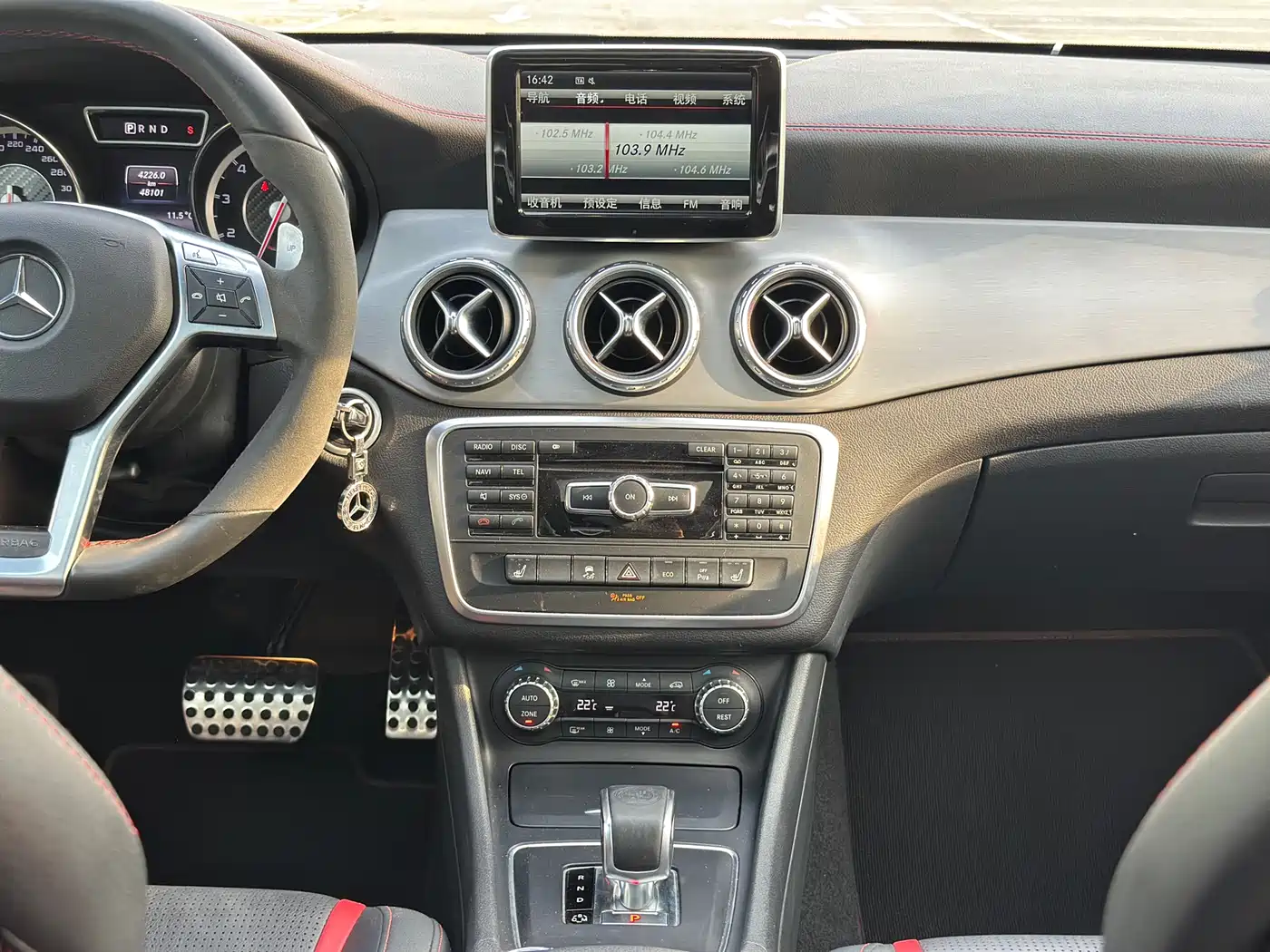Mercedes-Benz GLA AMG 2015 AMG GLA 45 4MATIC фото 34