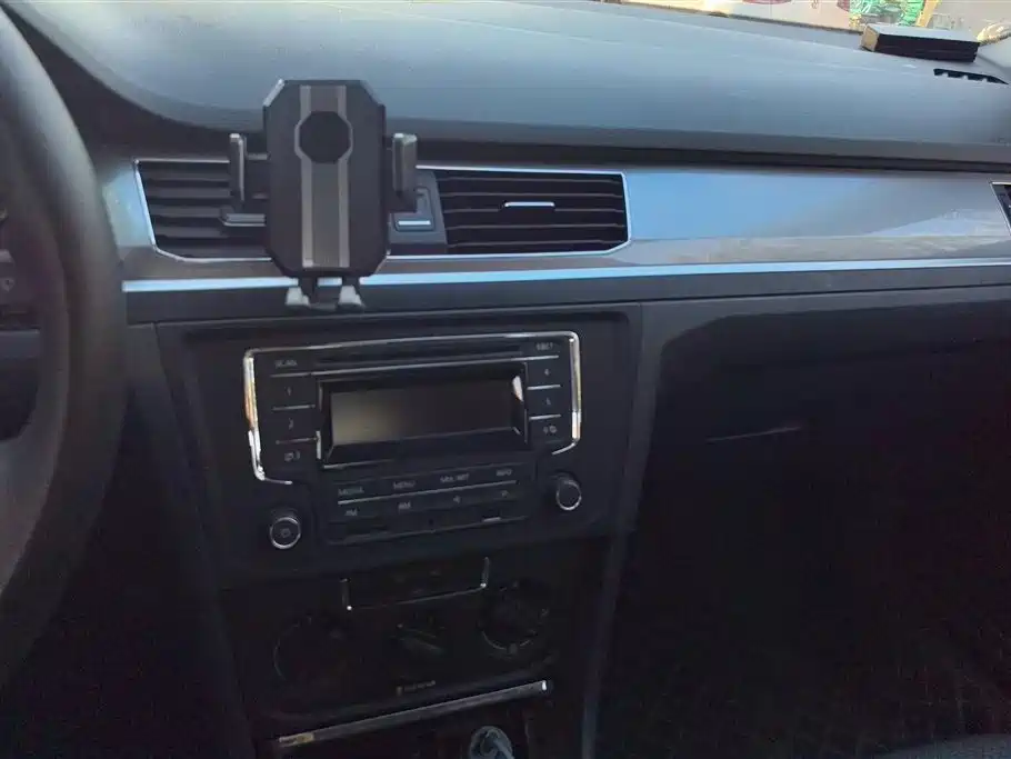 Volkswagen Bora 2017 1.6L Manual Fashion Edition фото 13