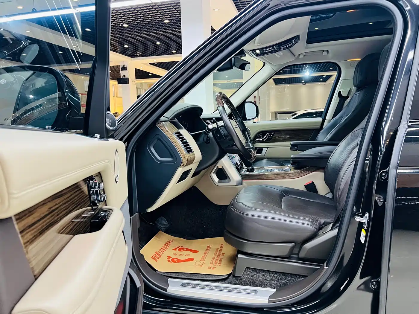 Land Rover Range Rover 2018 3.0 SC V6 Vogue Heritage Extended Edition фото 13