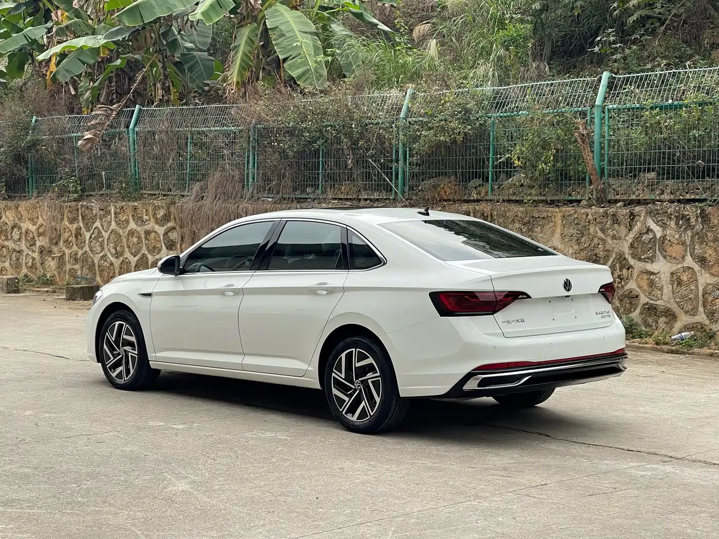 Volkswagen Sagitar 2023 300TSI DSG Surpassing Edition фото 7