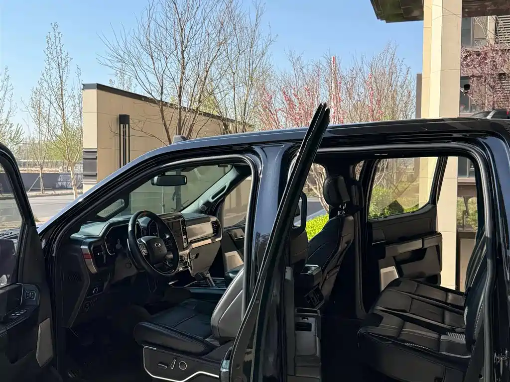 FORD F-150 RAPTOR