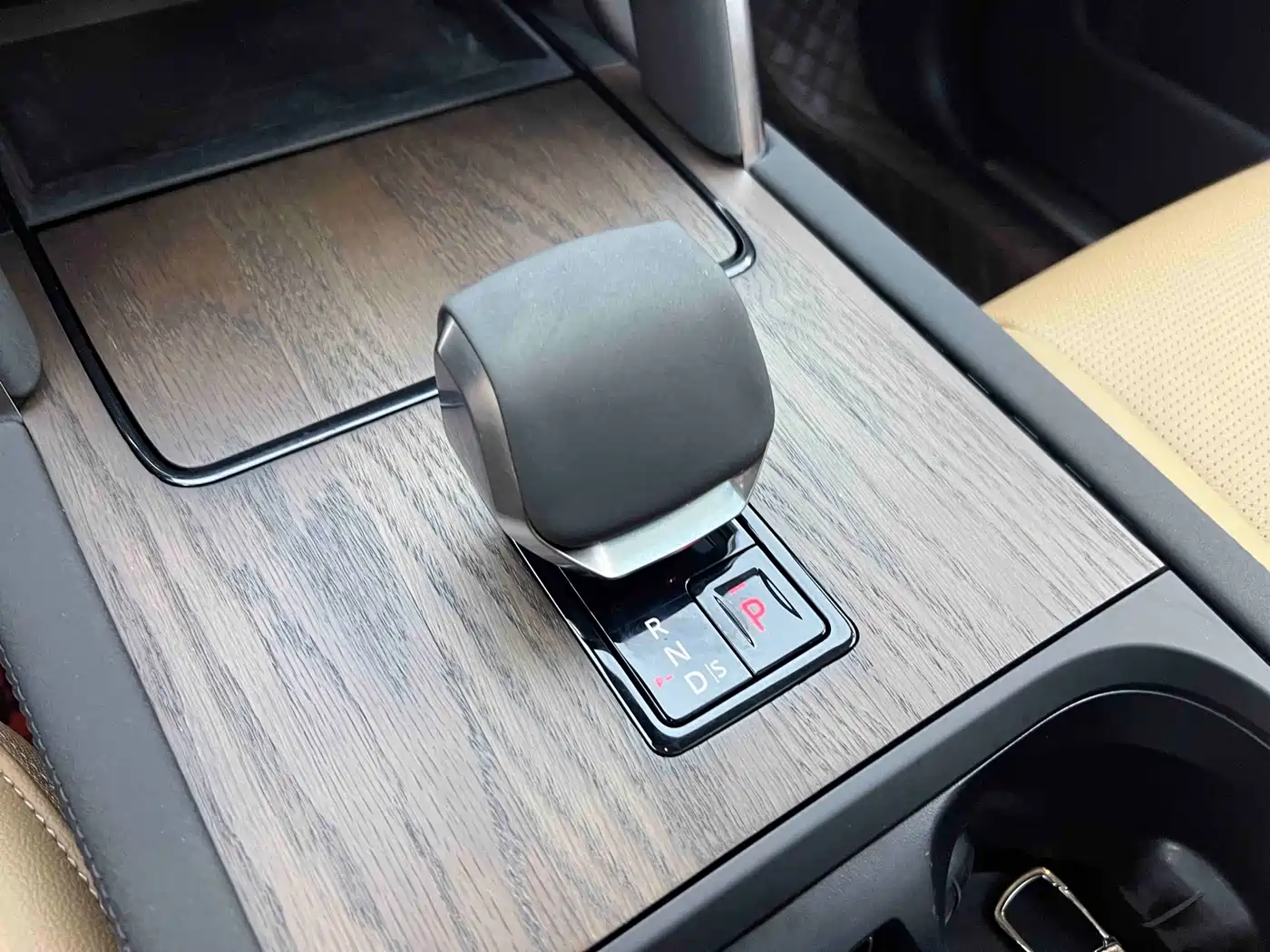 Land Rover Discovery Sport 2025 249PS Performance Tech Edition фото 18