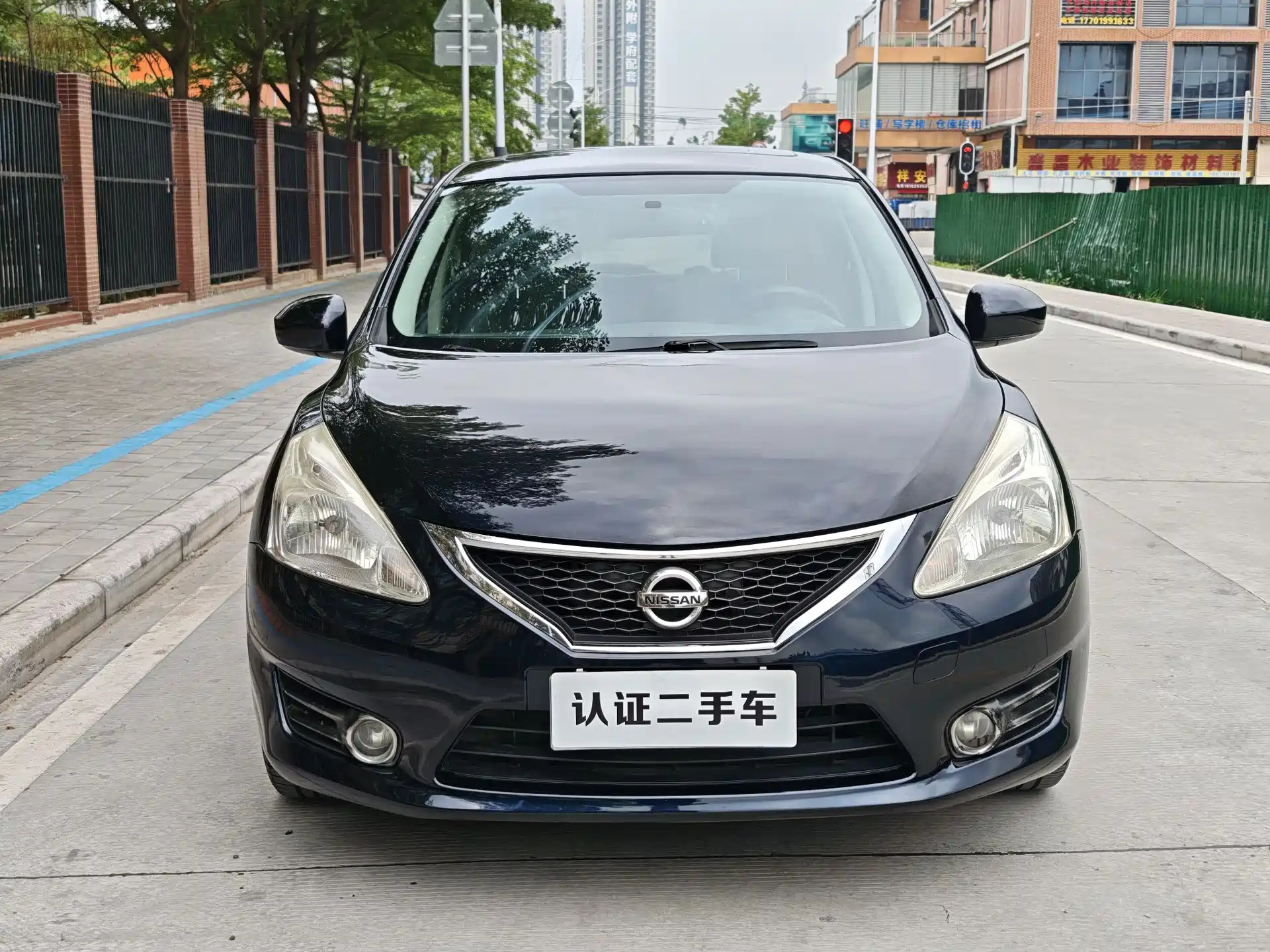 Photo 2 - Nissan Tiida