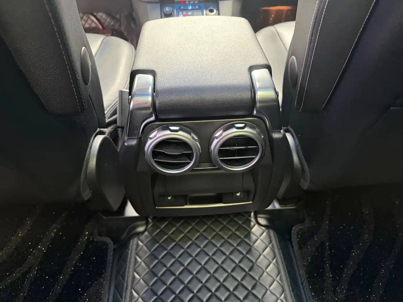 Land Rover Discovery 2015 3.0 SDV6 HSE Diesel фото 8