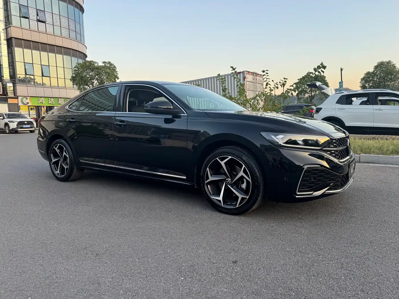 Volkswagen Passat 2024 330TSI Starlight Elite Edition фото 4
