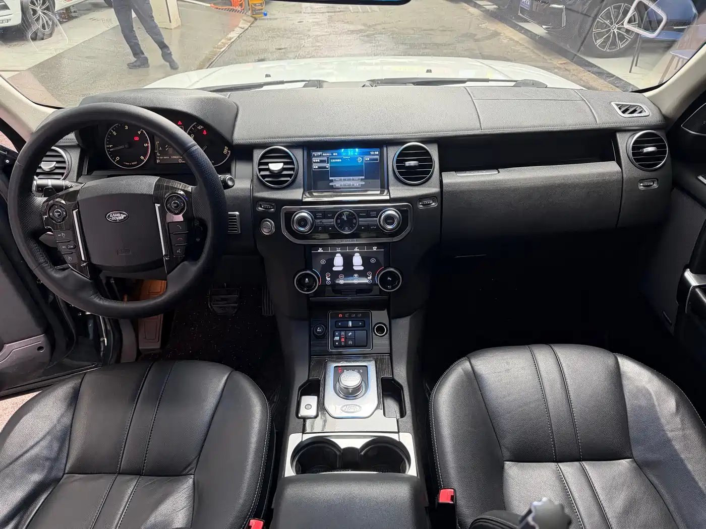 Land Rover Discovery 2015 3.0 SDV6 HSE Diesel фото 11