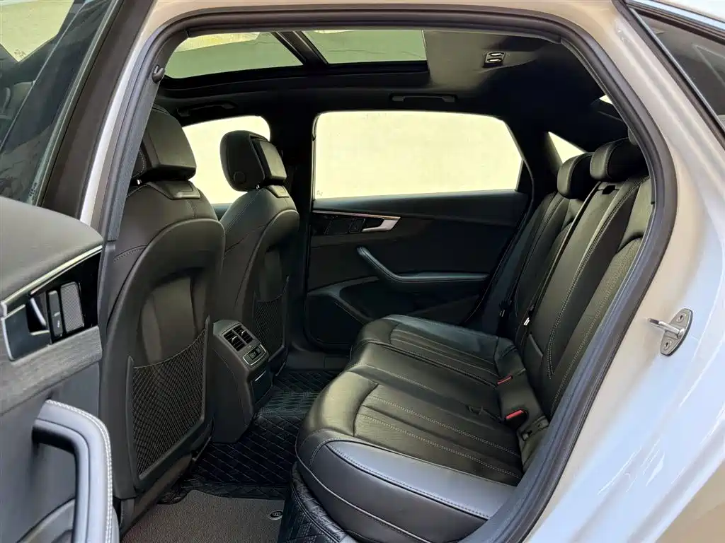 Audi A4L 2023 40 TFSI Luxury Sport фото 10