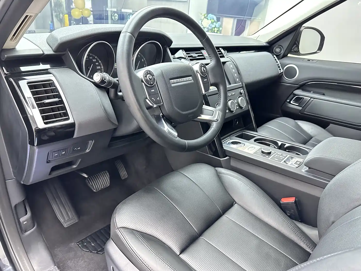 Land Rover Discovery 2017 3.0 SC V6 SE фото 7