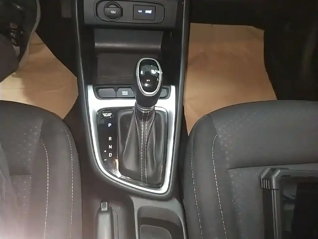 Hyundai Elantra 2018 1.6L Automatic Pleasing Edition GL China VI фото 14
