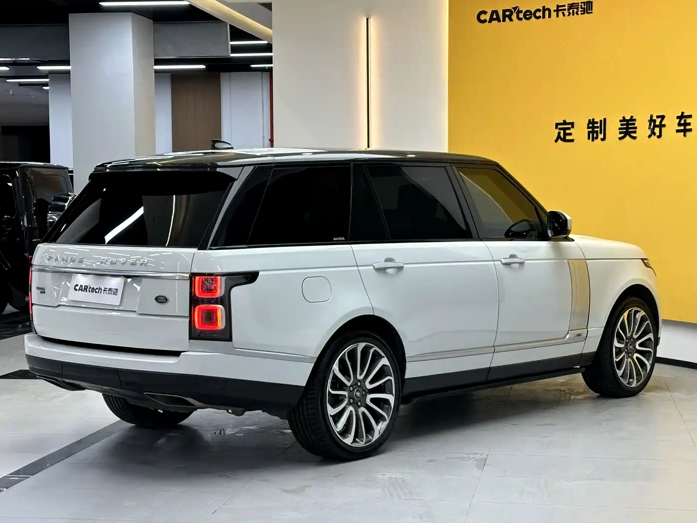 Land Rover Range Rover 2022 3.0 L6 400PS Prestige Genesis Extended Edition фото 7
