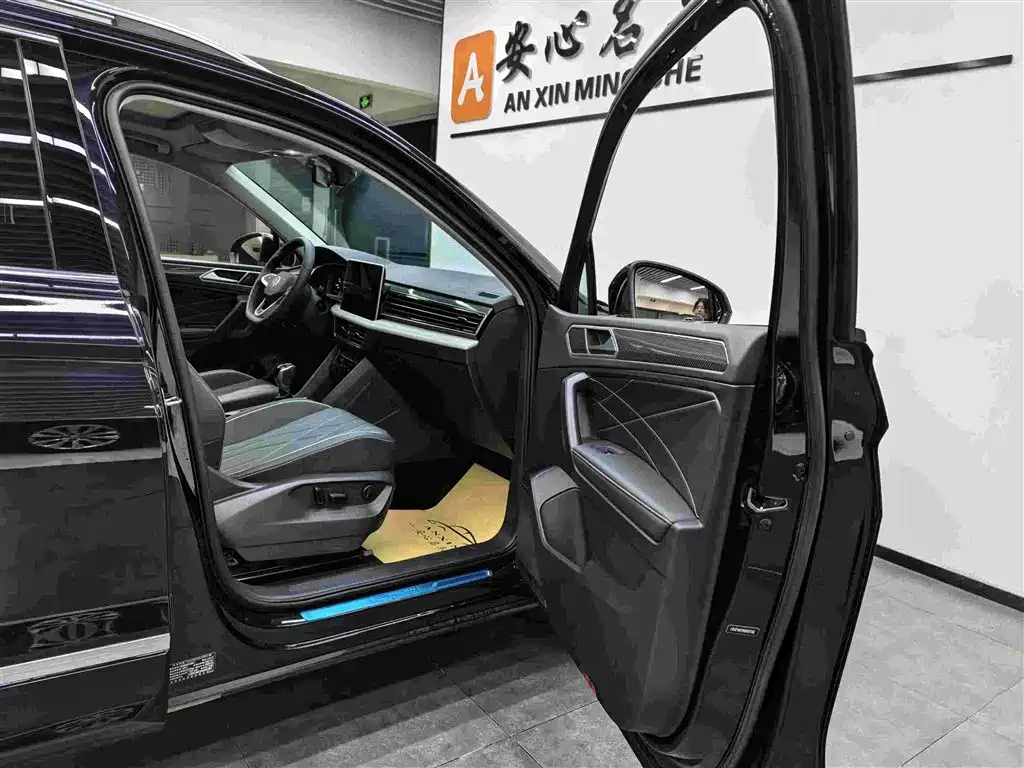 Volkswagen Tiguan L 2024 Outstanding 330TSI Auto 2WD R-Line Dragon Glory Edition фото 18