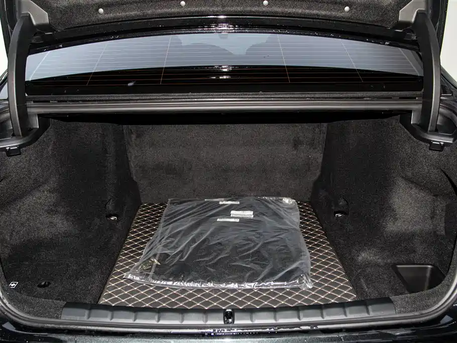 BMW 7 Series 2023 Model 735Li M Sport Package фото 34