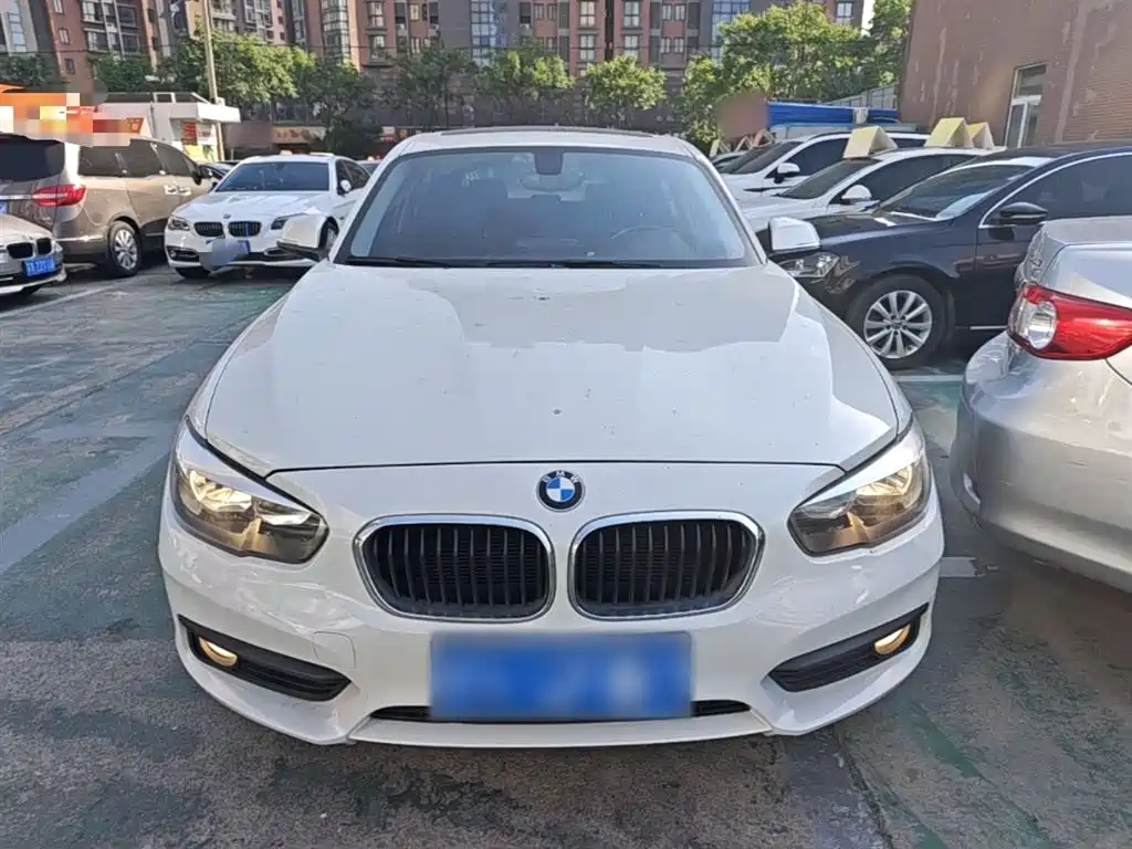 BMW 1 Series (Import) 2018 118i Leading фото 3