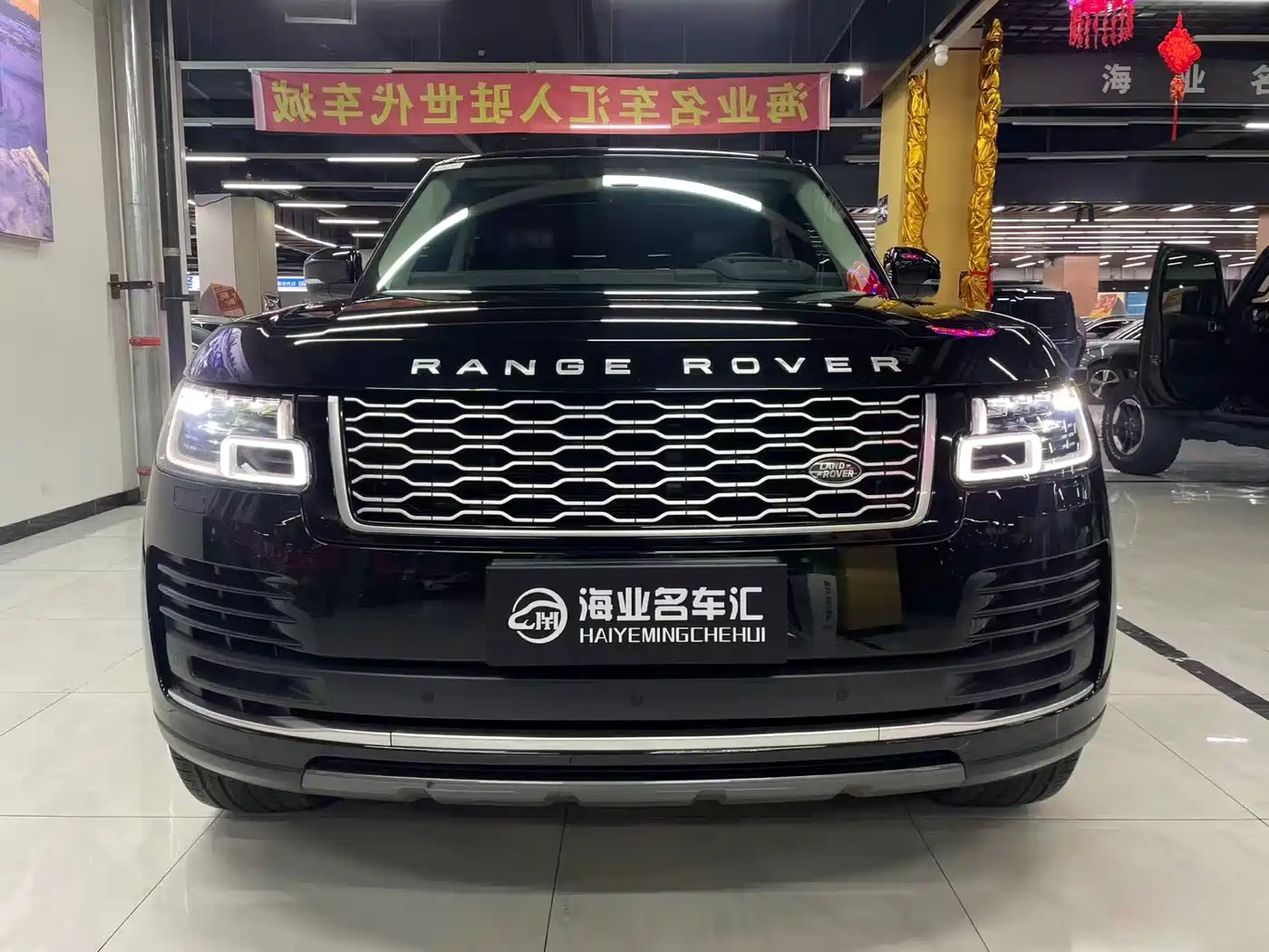 Land Rover Range Rover 2020 3.0 L6 Heritage Extended Edition фото 2