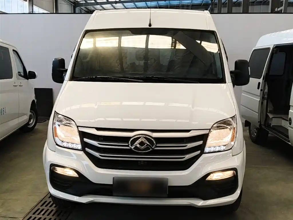 SAIC Maxus Xintu V80 2024 Model Year Aoyunton Value Edition 6MT Short Wheelbase Medium Roof 127Ps 5/6-Seater фото 3