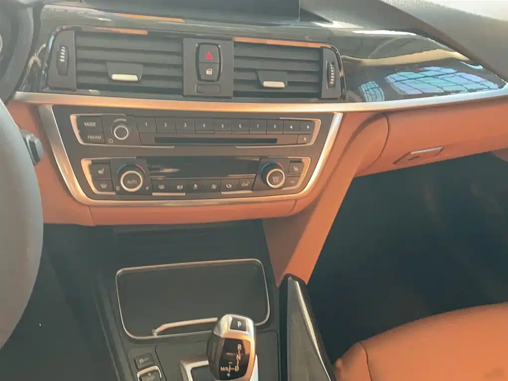 BMW 3 Series GT 2016 320i Design Package фото 4