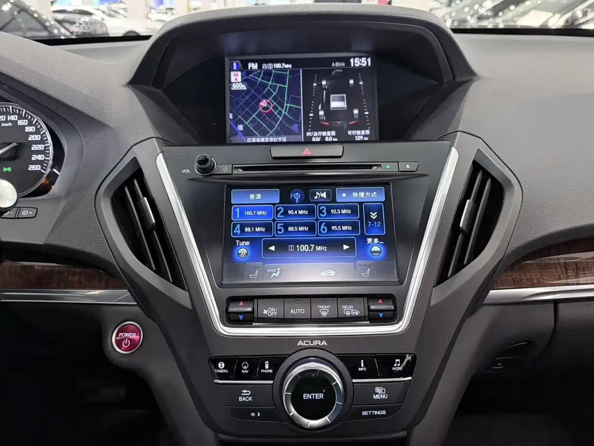 Photo 10 - Acura MDX