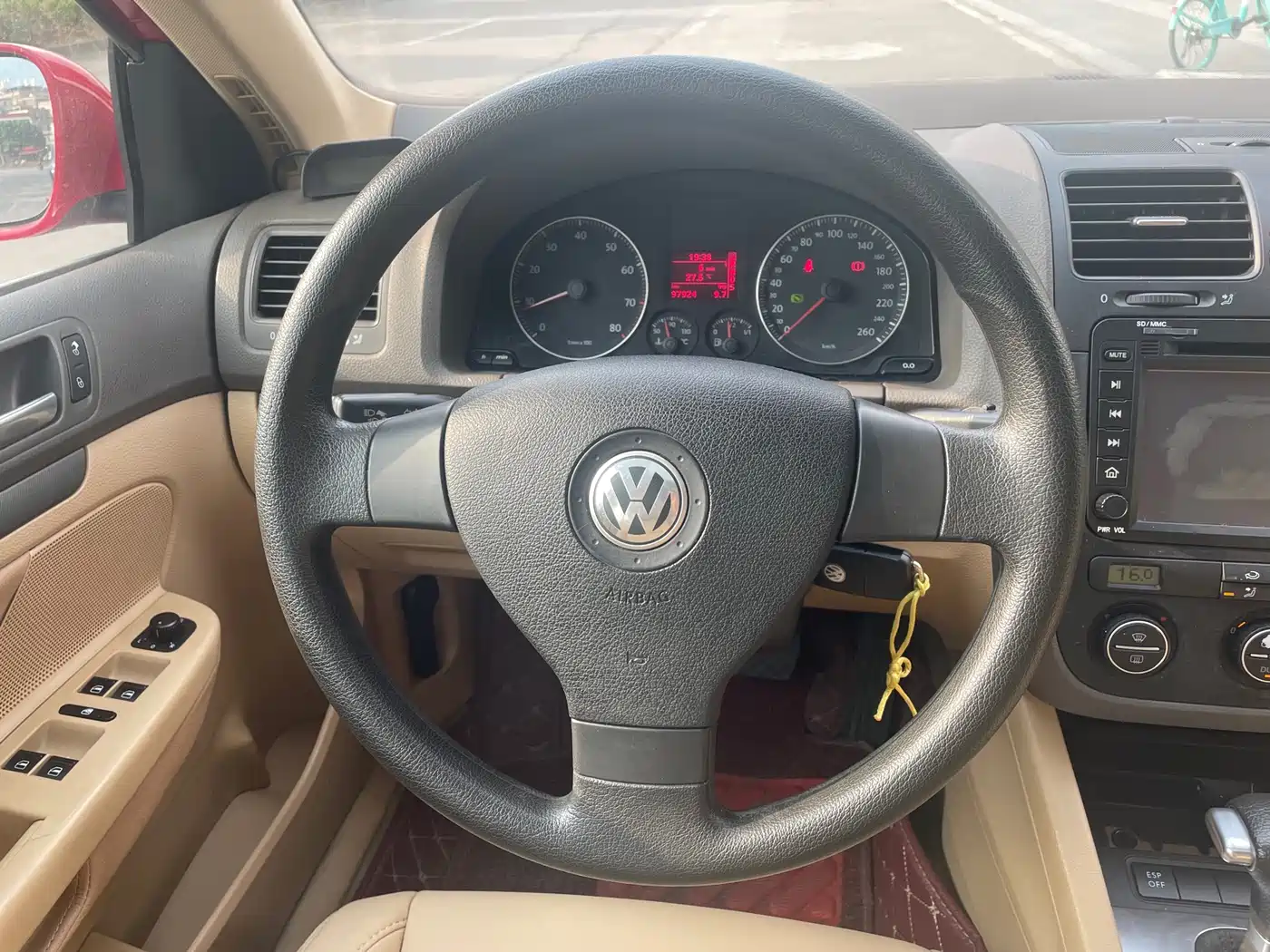Volkswagen Sagitar 2009 1.6L Automatic Fashion фото 9
