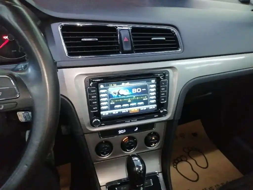 Volkswagen Lavida 2013 Facelift 1.6L Automatic Luxury фото 13