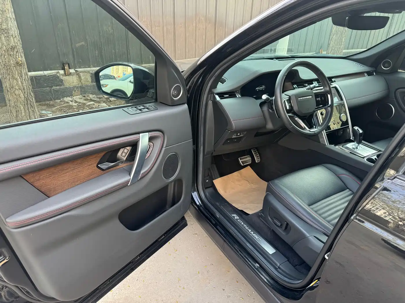 Land Rover Discovery Sport 2022 Model 249PS R-Dynamic S Performance Edition 5-Seater фото 4