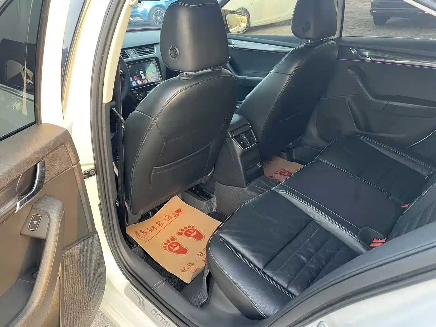 Škoda Octavia 2017 1.6L Auto QianXing фото 7