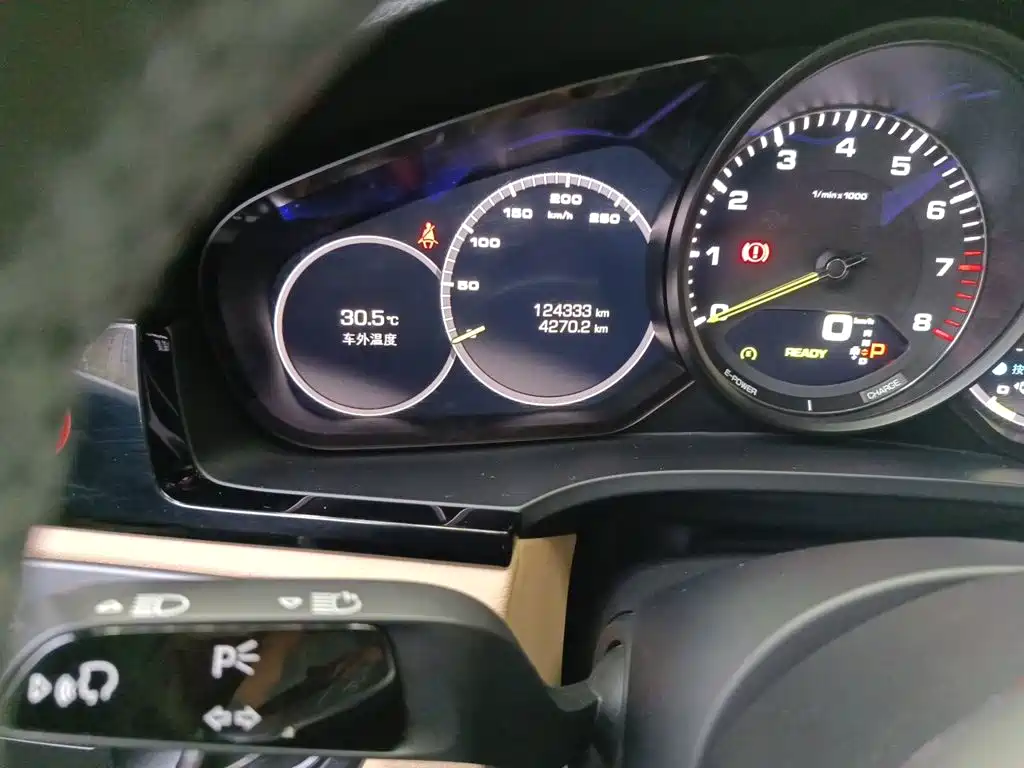 Photo 8 - Porsche Cayenne New Energy