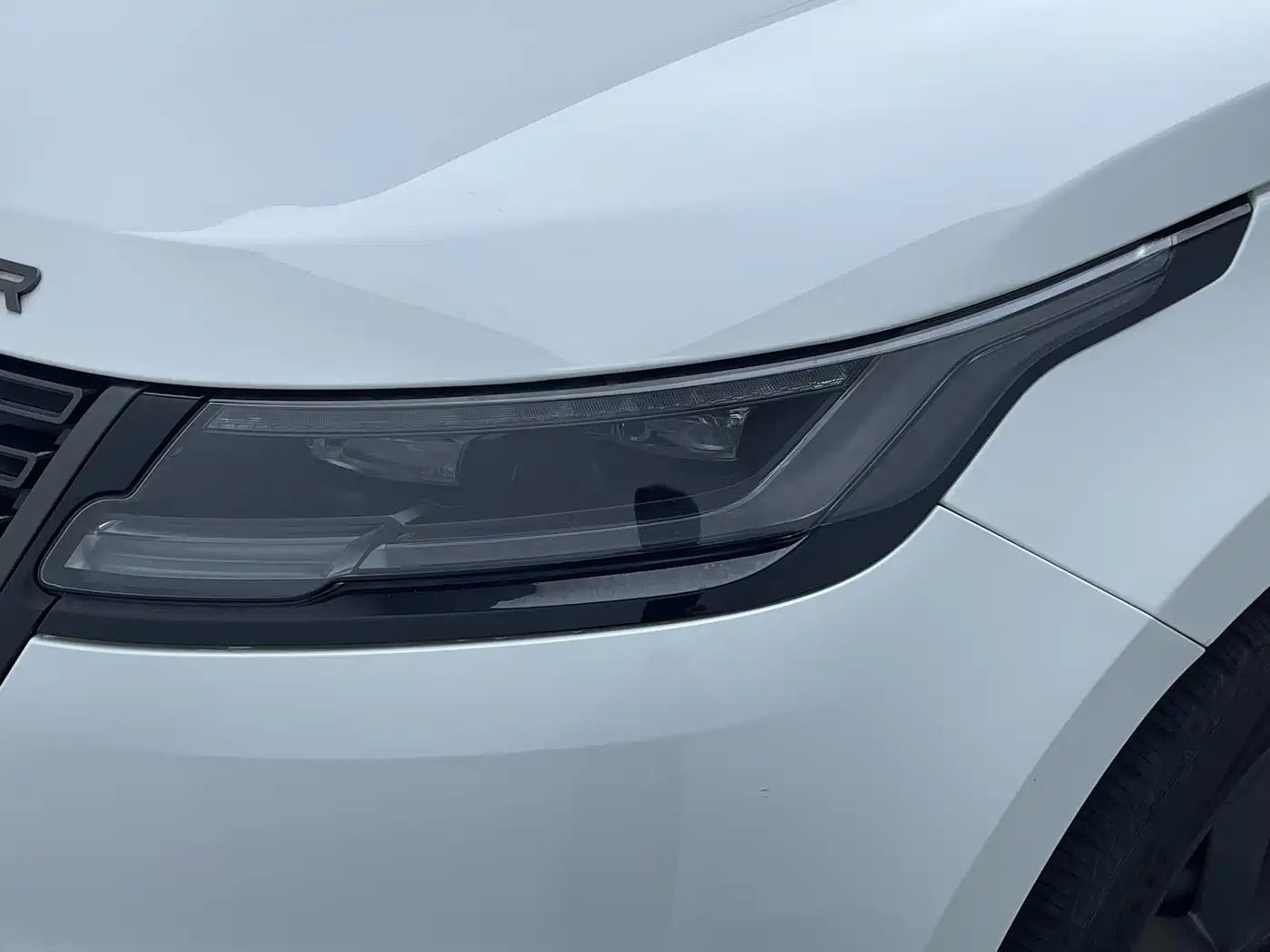 Land Rover Range Rover Velar 2024 Dynamic SE фото 8