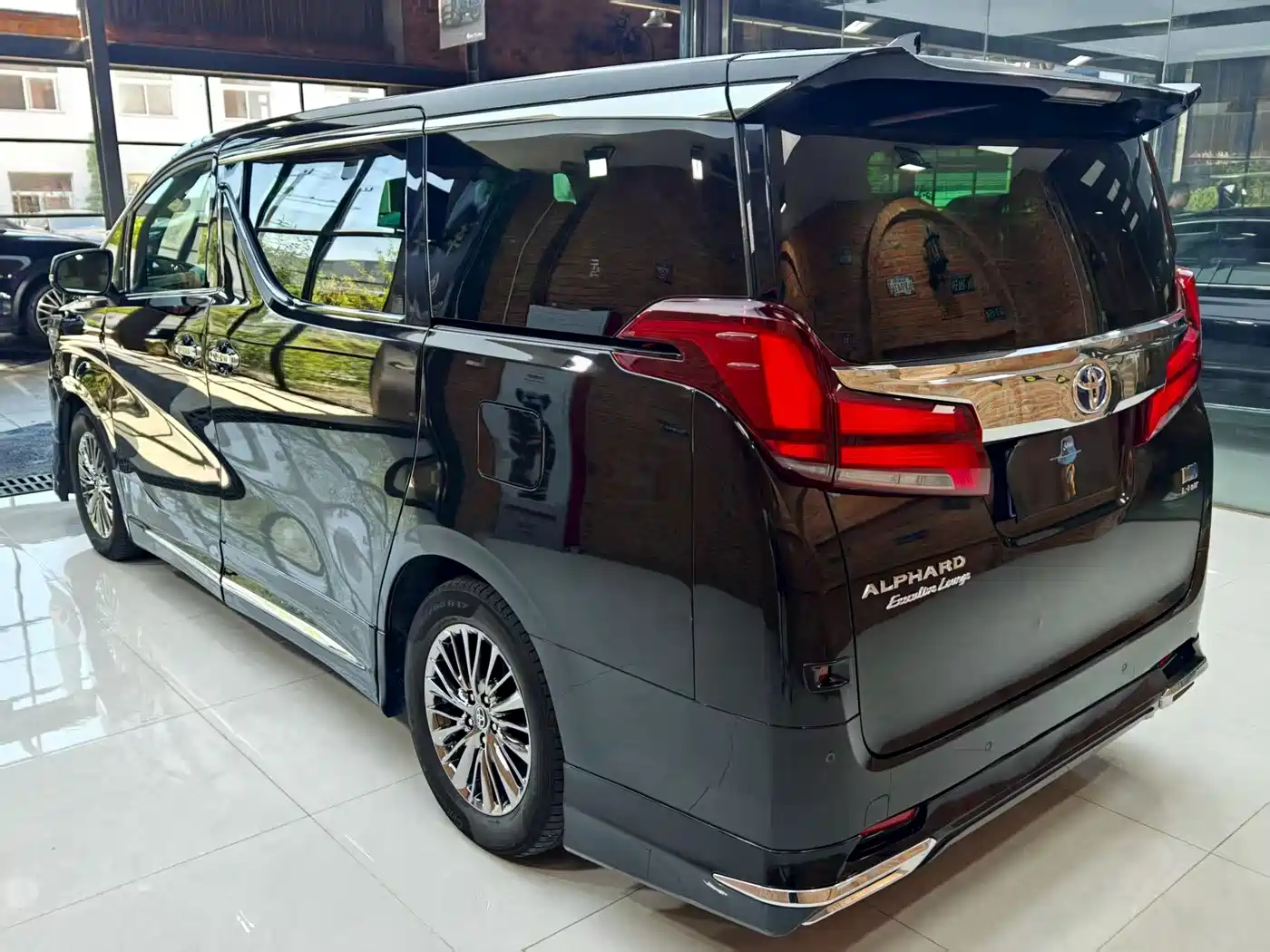 Toyota Vellfire 2020 Twin Engine 2.5L HV Premium Edition фото 10
