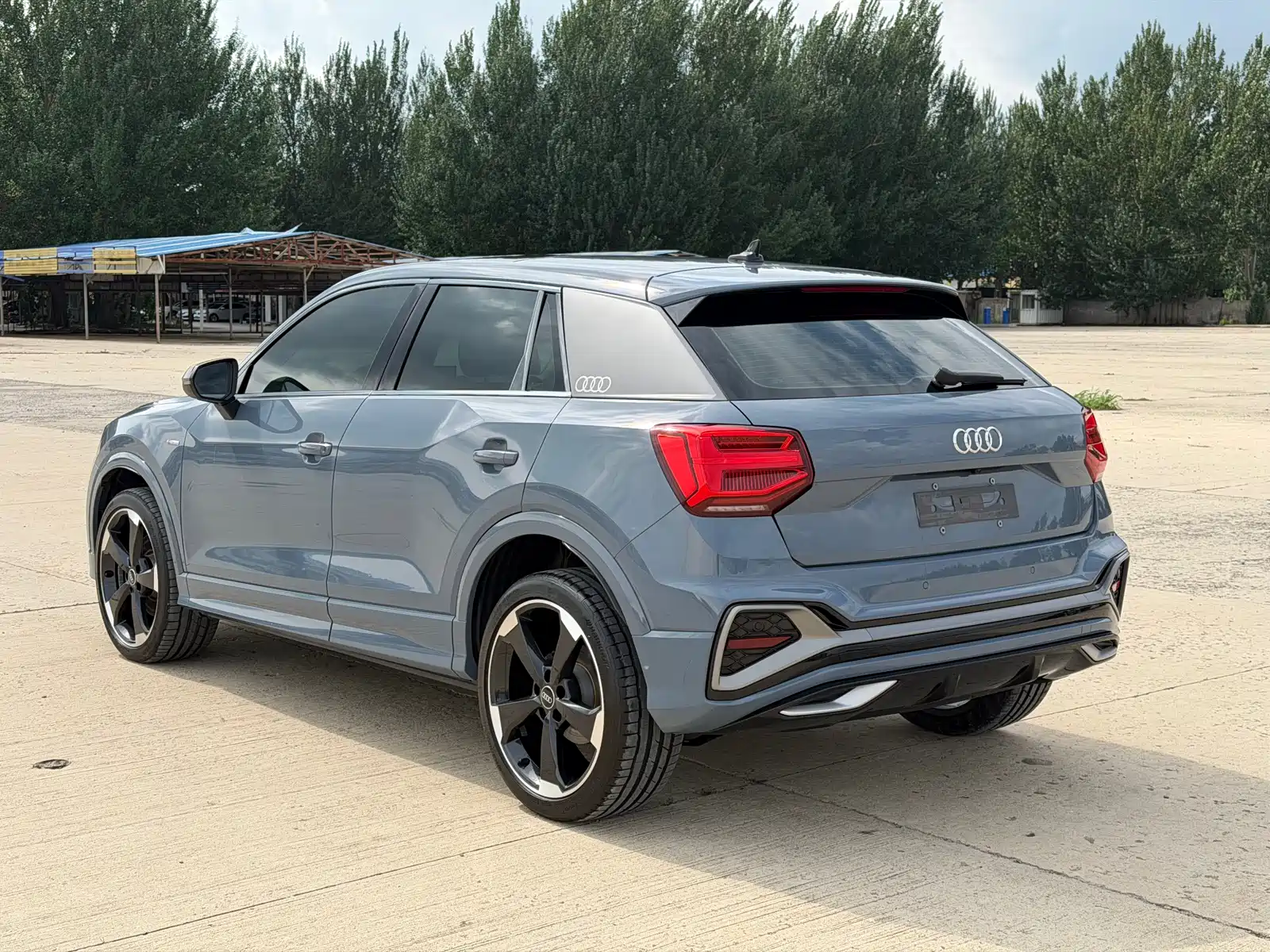 Photo 5 - Audi Q2L