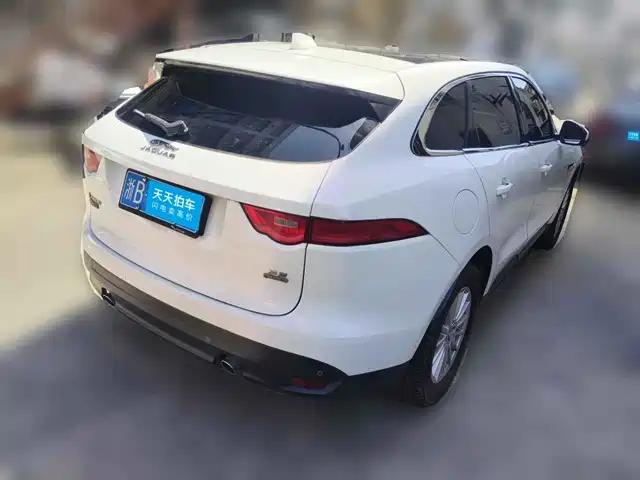 Jaguar F-PACE 2016 2.0T FWD Urban Premium Edition — фото 5