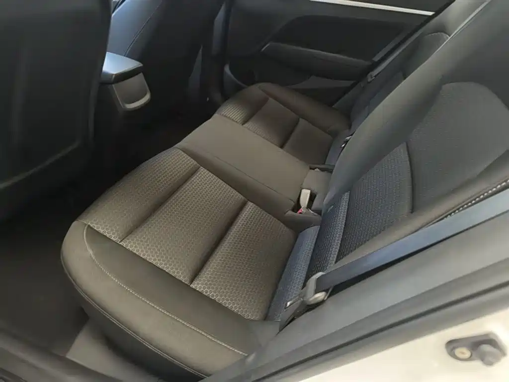 Hyundai Elantra 2016 Model 1.6L Automatic Smart Elite фото 17